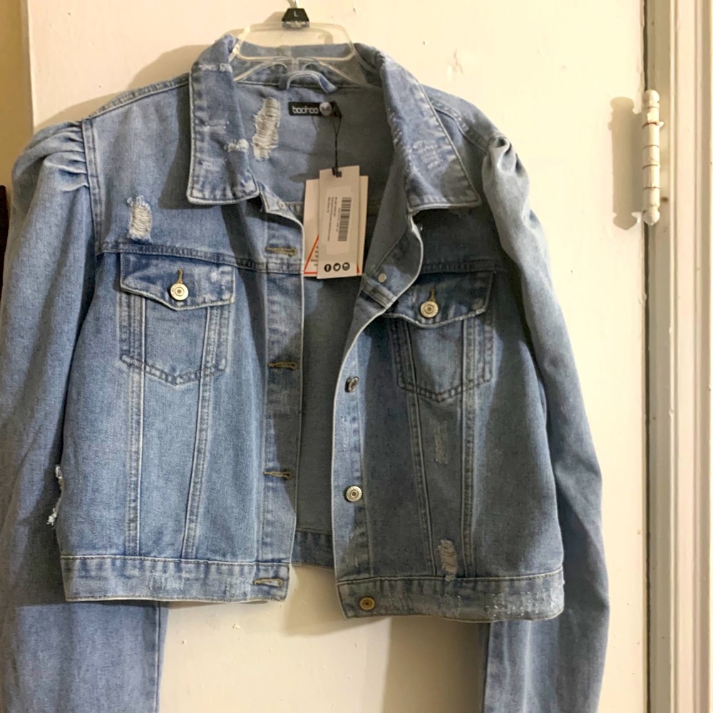 Short distressed puff shoulder denim jacket
